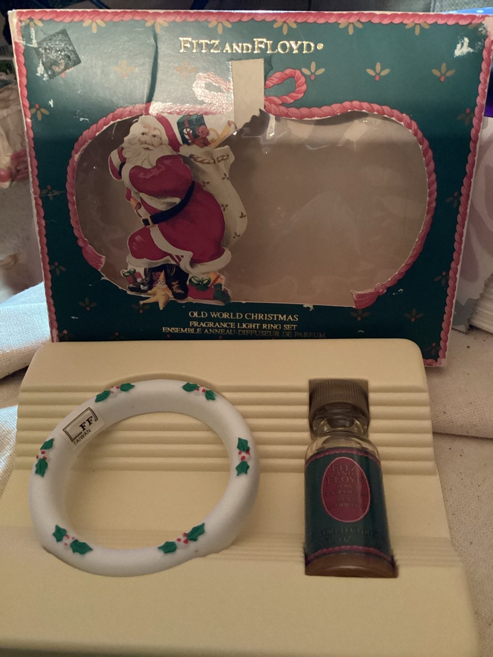 Fitz and Floyd Old World Christmas White Fragrance Light Ring Set